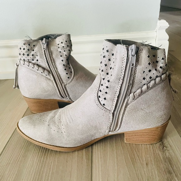 Grey boots - Picture 3 of 4